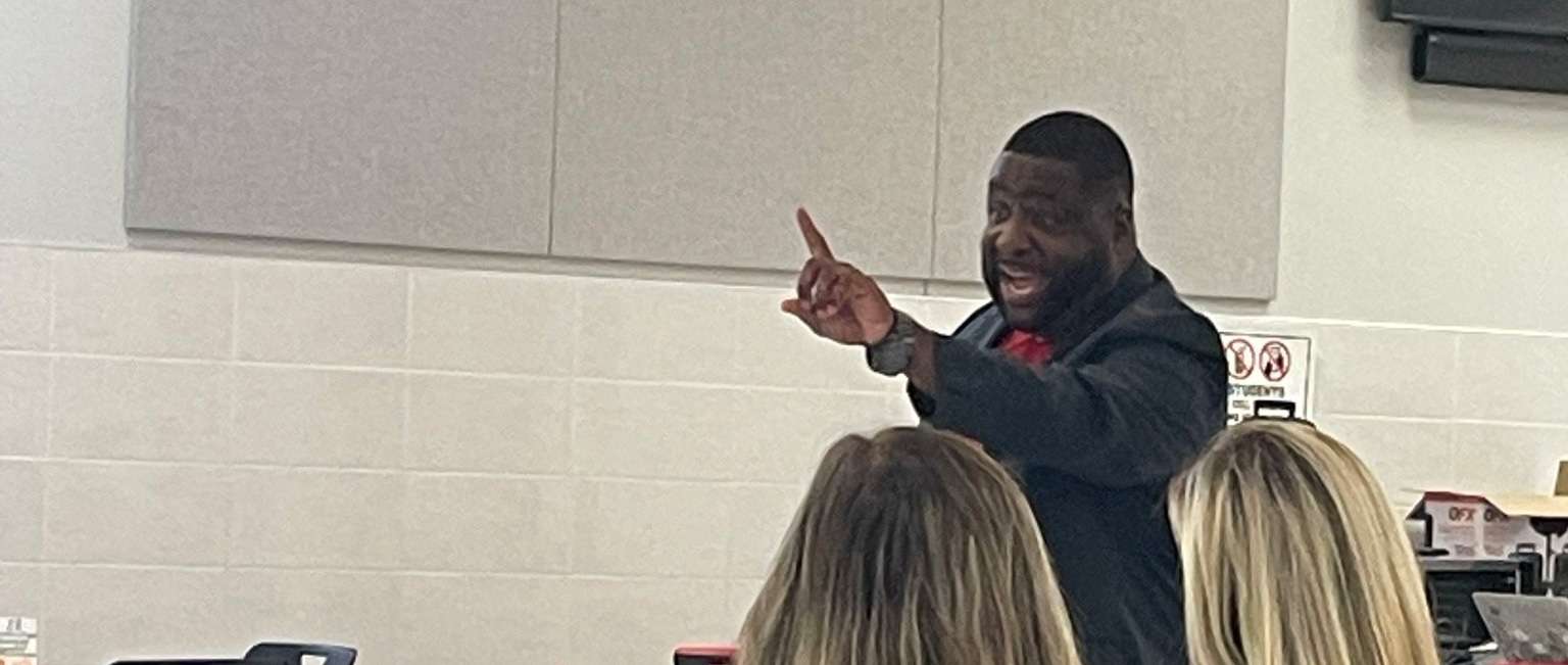 cen-blog-header Dr. Larry Polk Delivering an Inspirational Message to New Teachers at Colorado ISD