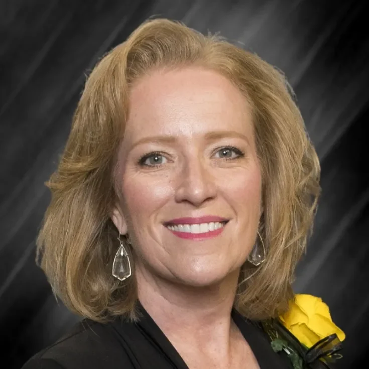 Ashley Chohlis Headshot